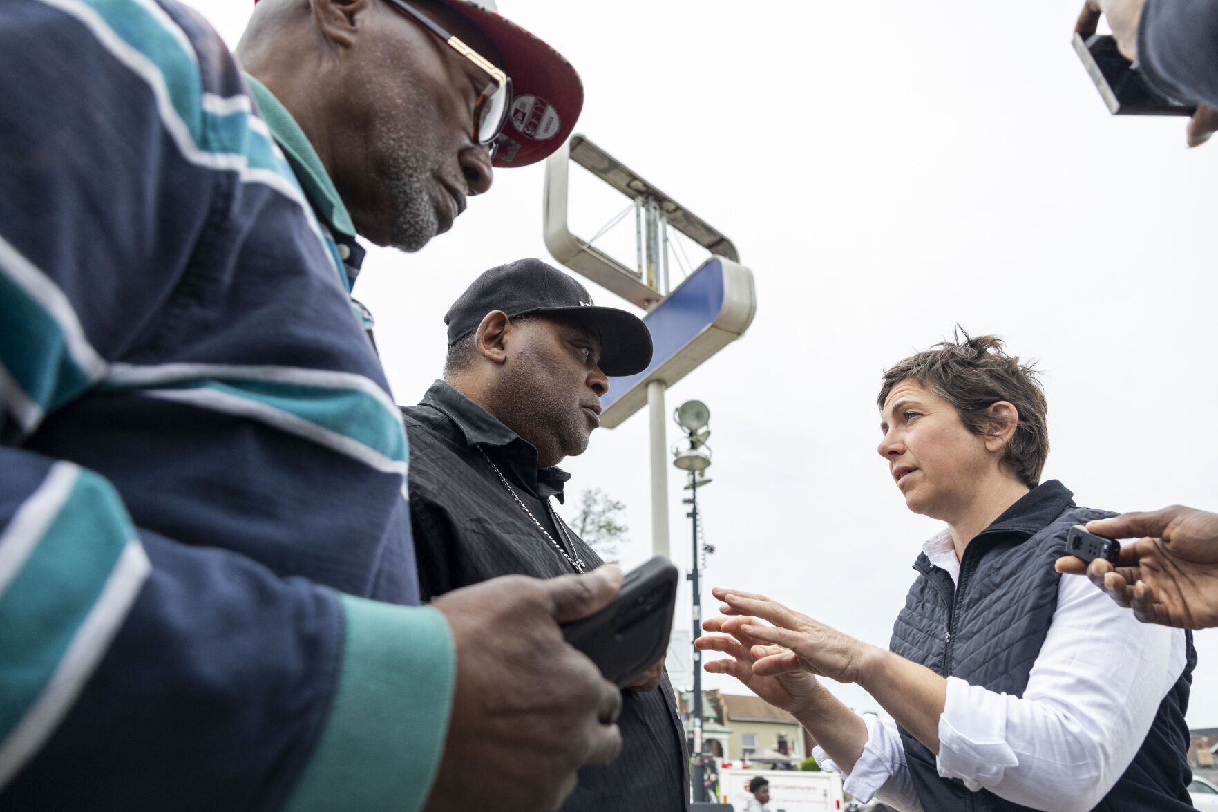 Mayor Cara Spencer visits community resource centers